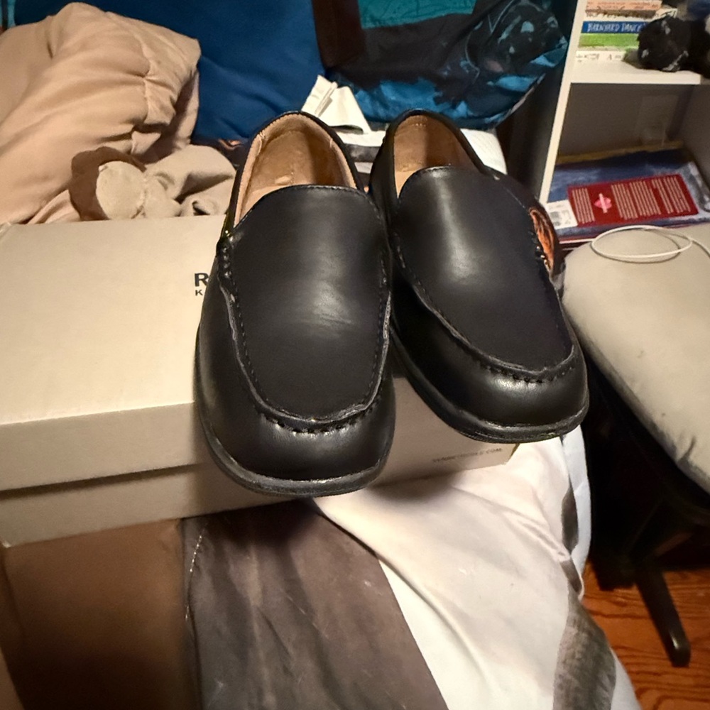 Kennth Cole Boys Loafers size 2 NEW - Picture 2 of 4